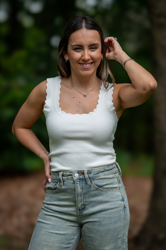 Scallop Sleeveless Sweater Top