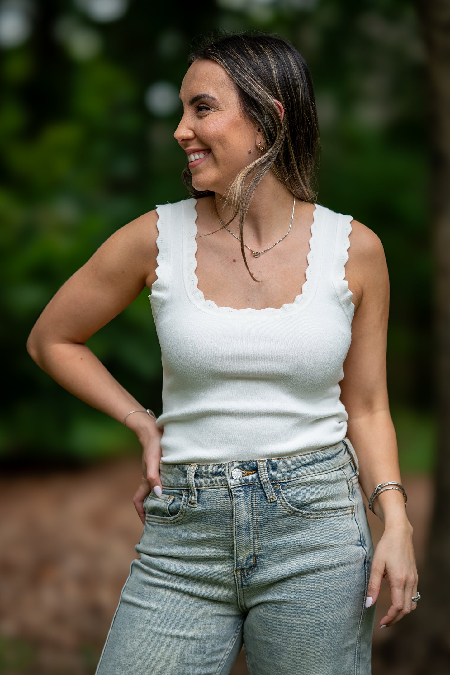 Scallop Sleeveless Sweater Top